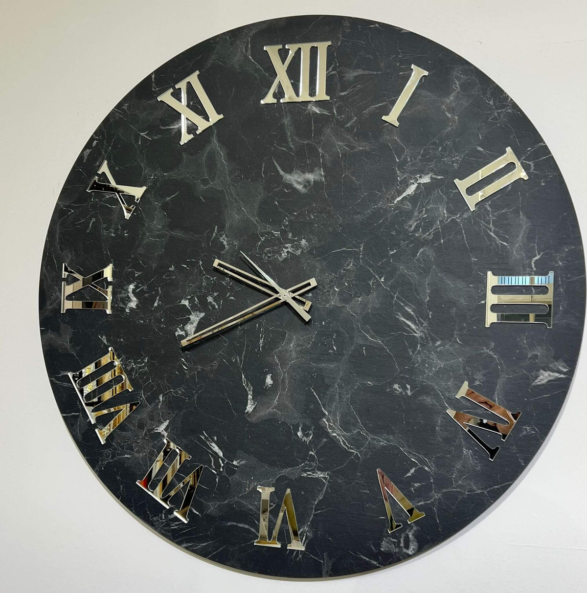 OROLOGIO MARMO GRIGIO NUM ARGENTO (1)