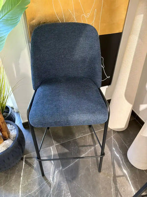 Sgabelli con seduta in tessuto e gambe in metallo colore nero (1) (2) (1)