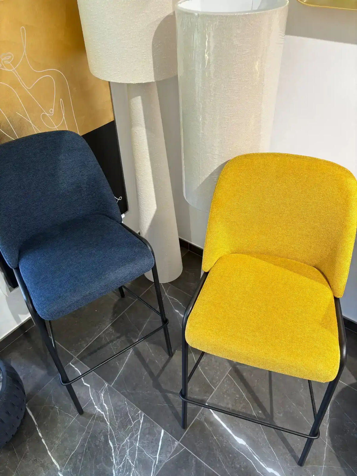 Sgabelli con seduta in tessuto e gambe in metallo fcsdesign (2)